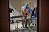 Un soldat arménien blessé se fait soigner au sous-sol d'un centre médical à l'extérieur de la ville de Stepanakert (Photo : AFP).