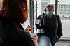 Le pass doit attester que son titulaire a été vacciné, ou qu'il a passé un test négatif, ou encore qu'il est immunisé après avoir été infecté par le Covid.