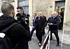 'Marine, rends l'argent!', criaient des manifestants, tandis que la candidate du FN a dû sortir par une porte dérobée de la cathédrale.