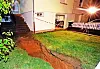 Le trou est situé devant l’entrée de la maison. (photo RL/René Bych)