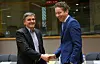 Le ministre des Finances grec, Euclid Tsakalotos (G), et le président de l'Eurogroupe, Jeroen Dijsselbloem (D), à Bruxelles le 20 février 2017.