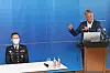 Pascal Peters, le directeur de la police administrative, était vendredi aux côtés du ministre de la Sécurité intérieure, Henri Kox, afin de présenter le dispositif visant à faire respecter les règles sanitaires. (photo Hervé Montaigu)