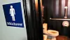 Les jeunes transgenres peuvent choisir les toilettes ou l'uniforme correspondant à leur identité, ou se présenter en classe sous leur nouveau prénom.