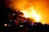 Des pompiers luttent contre un incendie à Biguglia, en Corse, le 24 juillet 2017.
