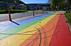 La piste cyclable arc-en-ciel a été installée il y a seulement trois semaines.