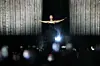 Très vite, Céline Dion a pris les rênes du spectacle, poings fermés en signe de victoire ou bras déployés comme les ailes du phénix.