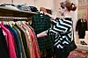 Des centaines de vêtements sont choisis et mis en vente (Photo : fabrizio pizzolante).