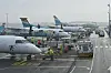 Il est recommandé aux passagers d'arriver au moins trois heures avant le départ.