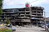 La Russie et l'Ukraine ont accentué leurs frappes. Ici, le centre commercial Kvadrat, fortement endommagé à la suite des frappes russes dans le quartier de Lukianivska à Kiev.