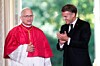 Pour célébrer son arrivée, les cloches des églises du pays ont sonné à la volée pendant sept minutes.
