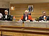 Les trois magistrats professionnels qui dirigent les débats.