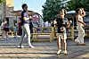 Munis de casques, les participants peuvent danser sans faire de bruit.