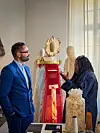 Le ministre a découvert plusieurs travaux luxembourgeois intégrés aux différents formats du festival comme le projet textile Mémoire en Fil de Tatiana Bifouri.