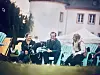 Une séance de cinéma entre amis et en plein air.