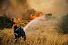 En Grèce, les pompiers ont pu reprendre un peu de contrôle sur l'énorme incendie qui a brûlé plus de 13 000 hectares près d'Athènes.