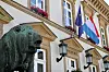 Le secteur public, qui regroupe l’État, les communes, les établissements publics et les CFL, est le principal créateur d'emplois.