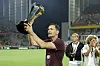 Dino Toppmöller a offert un trophée au RC Lens dès ses débuts sur le banc du club français.