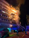 Les flammes se sont propagées aux balcons inférieurs.