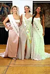 Swami Petrelli (au centre), Alanis Grethen (à gauche) et Tiffany Bley Touchard (à droite) forment le trio officiel de Miss Tourisme Luxembourg 2026/27.