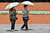 Dans les rues de Pyongyang, la chaleur est accablante.