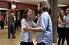 Différents cours de danse avec des niveaux variés permettent à tous de participer.