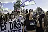 À Paris, plusieurs dizaines de milliers de personnes se sont rassemblées place de la Bastille, avant que les forces de l’ordre ne procèdent à son évacuation.