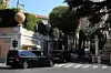 Une délégation arrivant à l'ambassade des États-Unis à Rome pour une nouvelle série de pourparlers entre les délégations libanaise et israélienne, mardi.