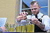 Maxime Fels lors du championnat national des cocktails en 2024.