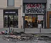 Les dégâts dans les commerces impacteraient entre 10 000 et 15 000 emplois.
