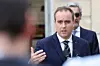 Le Premier ministre français, Sébastien Lecornu, et le ministre français du Commerce extérieur, Serge Papin, s'adressent à la presse à l'issue d'une réunion ministérielle consacrée au plan de relance agricole à l'hôtel Matignon à Paris.