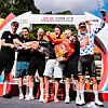 Jarno Widar, porté en triomphe après son succès.