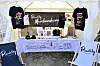 Rendez-vous au nouveau stand du merchandising pour s’offrir un souvenir.