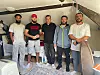 Une partie des locataires concernés par l'expulsion, dans la chambre de Zayed Alakawy (1er en partant de la d.).