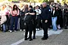 Dans ce collège d'Aubagne, les parents ont retrouvé avec beaucoup d'émotion leurs enfants après la fusillade survenue dans la matinée.