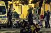 Des policiers antiémeute interpellent des manifestants lors d’une protestation contre la pénurie de logements, la flambée des loyers et la faiblesse des salaires, sur la place du Rossio à Lisbonne, ce dimanche.