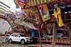 Une structure temporaire construite pour une cérémonie religieuse taoïste traditionnelle gît effondrée sous l’effet des vents violents du typhon Champi, à Keelung, ce samedi.