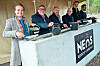 Un coup de truelle des responsables politiques marque le lancement officiel du chantier. (Photos : fabrizio pizzolante)