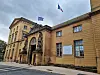 Le nonagénaire au casier vierge a écopé de quinze mois de prison avec sursis. Il est soumis à des interdictions et obligations s’étalant sur plusieurs années.