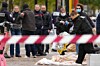 Des policiers et secouristes interviennent sur les lieux de la fusillade survenue vendredi à Trappes, dans les Yvelines, au sud-ouest de Paris.