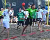 Le beach handball disputé samedi dans la fournaise, a obtenu un franc succès. (Photos : Jean-Jacques Patricola)