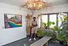 Uyi Nosa-Odia est peintre et sculpteur. Il baigne depuis tout petit dans le monde de l’art.