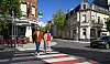 A pied, à vélo, en train, en voiture : le couple a mesuré le nombre d’heures de vie qui partent en fumée dans les trajets.