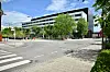 Le nouveau site des Archives nationales se compose du bâtiment noir de stockage et d’une aile administrative construite au premier plan.