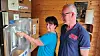 Le distributeur de lait frais entier de Claudine et Freddy Sangers est ouvert 24 h/24.