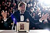 Cinq ans après le sacre de The Square, Ruben Ostlund remporte cette année une seconde Palme d'or pour Sans filtre.