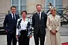 Le président français, Emmanuel Macron, et son épouse, Brigitte Macron, entourent le Grand-Duc Henri de Luxembourg et son épouse, la Grande-Duchesse Maria Teresa.