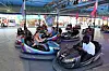 Rassurez-vous, sauter et toucher le grillage au-dessus des autos tamponneuses du «Mini Disco-Cars» ne vous tuera pas.