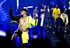 Alors que le concours se veut apolitique, des polémiques surgissent régulièrement, notamment autour des paroles des chansons.
