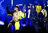 Alors que le concours se veut apolitique, des polémiques surgissent régulièrement, notamment autour des paroles des chansons.