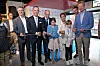 C’est une inauguration en grande pompe qu’a vécu, samedi, la Maison Luxembourg. Le Grand-Duc et la Grande-Duchesse, le Premier ministre, Luc Frieden, le ministre des Sports, Georges Mischo, et le président du COSL, André Hoffmann, ont symboliquement coupé le ruban de cet endroit, installé au stade Jean-Bouin, au troisième étage de la Maison allemande.